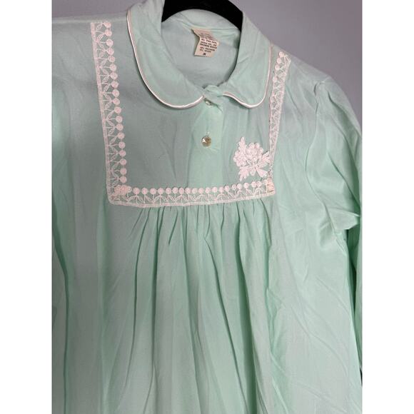 Vintage 70s/80s mint green nightgown with floral embroidery - Picture 3 of 7